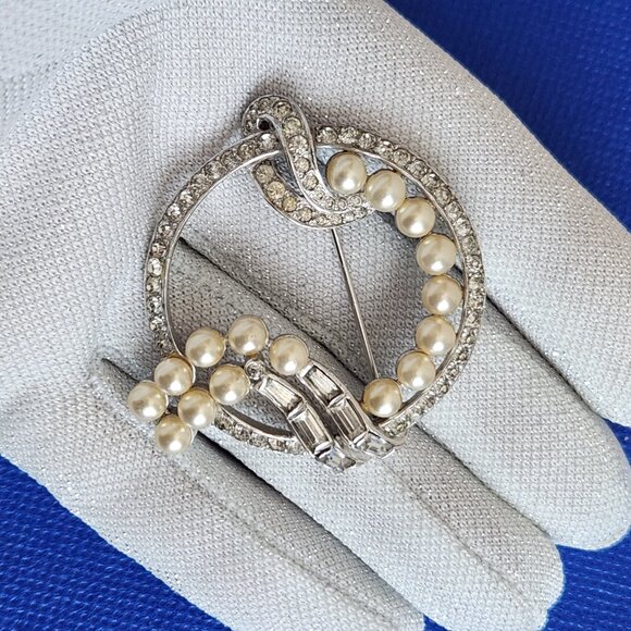 1930-40- S MAZER BROS SIGNED VINTAGE ROUND BROOCH DECORATED WITH FAUX PEARLS. - Picture 6 of 6